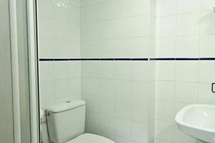 Room 8 of 12