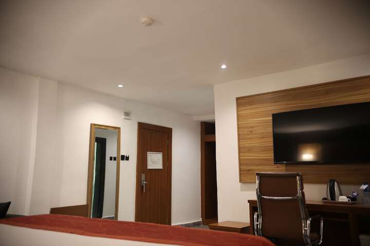 Room 31 of 90