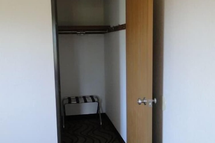 Room 21 of 38