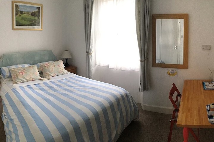 Room 8 of 17