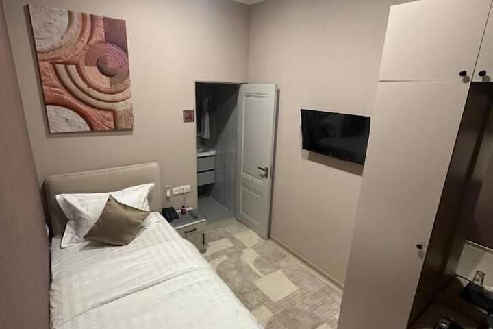 Room 6 of 23
