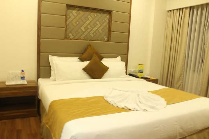 Room 4 of 16