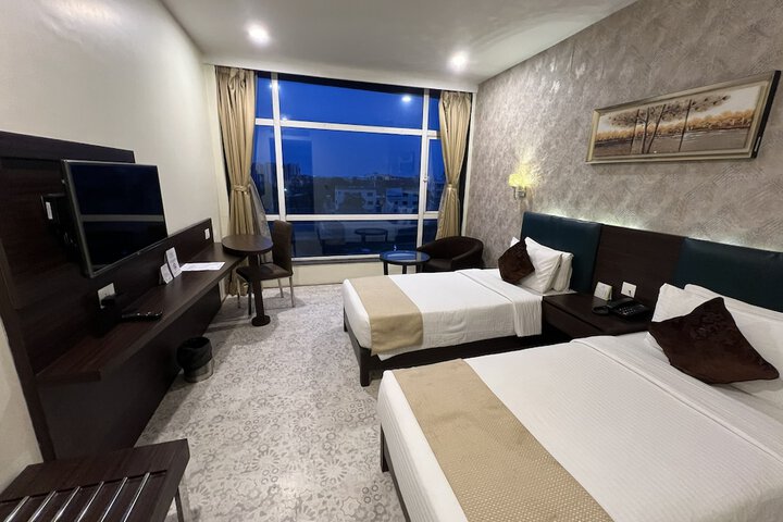 Room 12 of 33