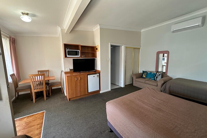 Room 16 of 46