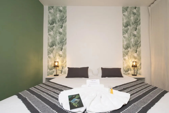 Room 2 of 10