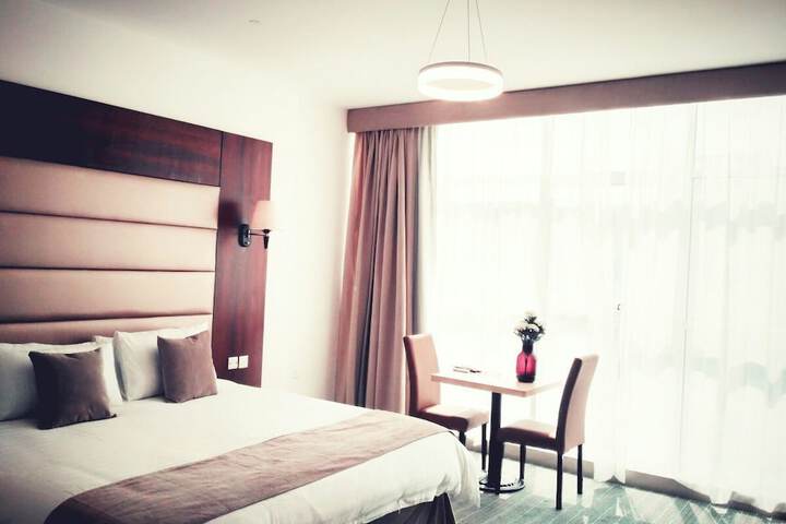 Room 6 of 42