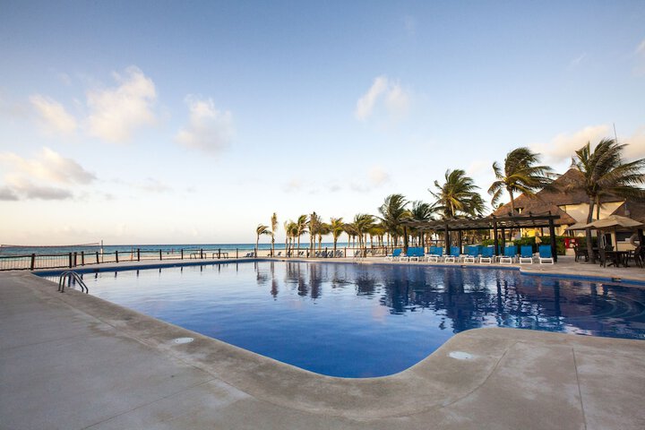 Hotel with Pool