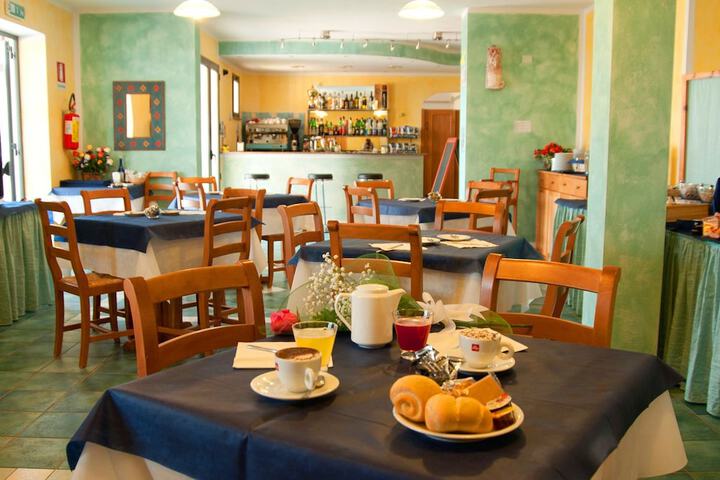 Breakfast/Coffee Service 52 of 118
