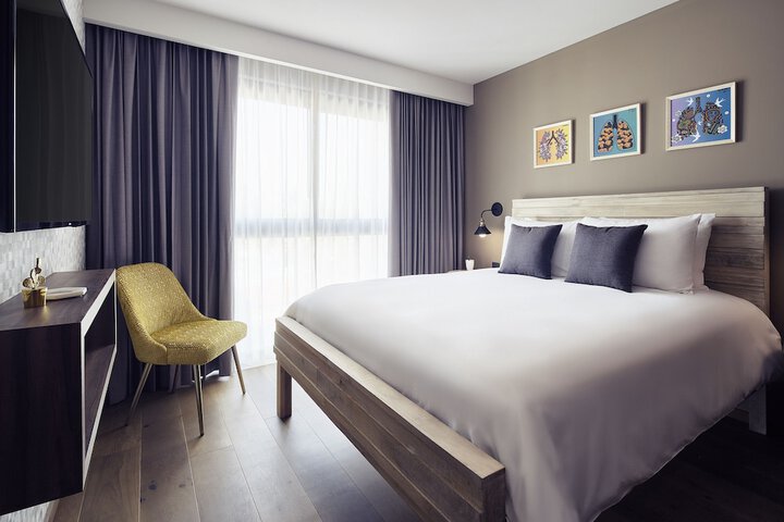 Room 9 of 30