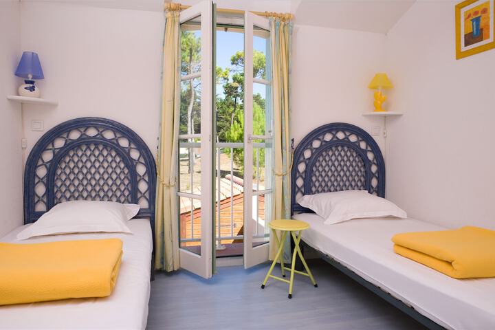 Room 4 of 20