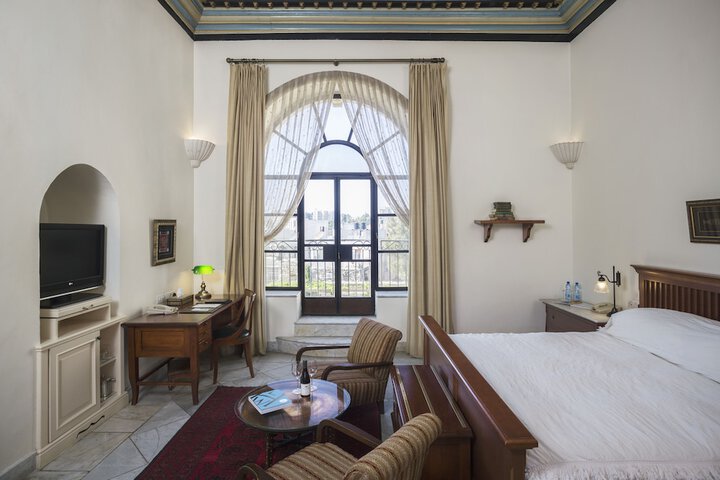 Room 7 of 150