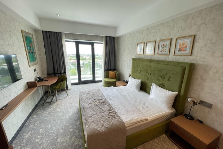 Room 10 of 30