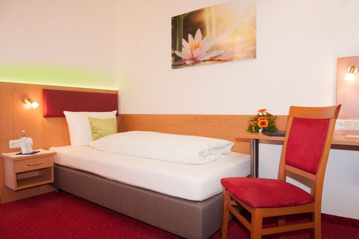 Room 6 of 34