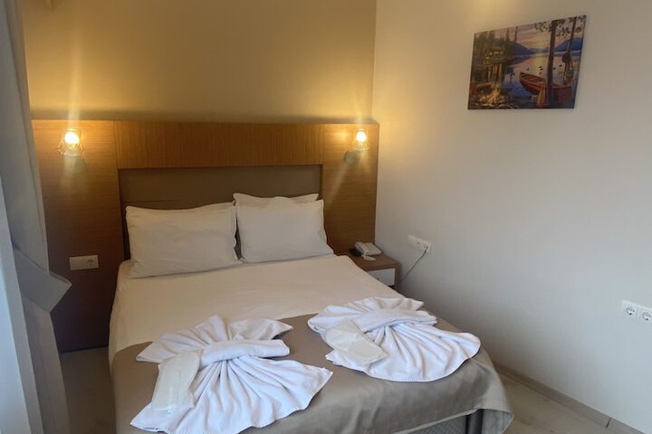 Room 32 of 99