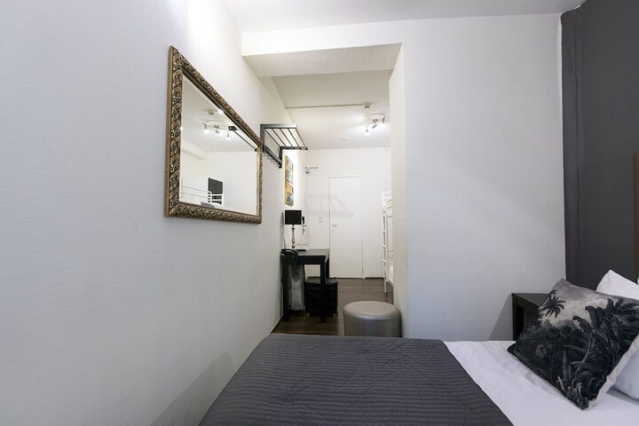 Room 50 of 96