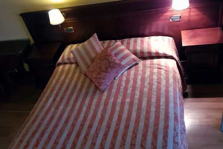 Room 7 of 25