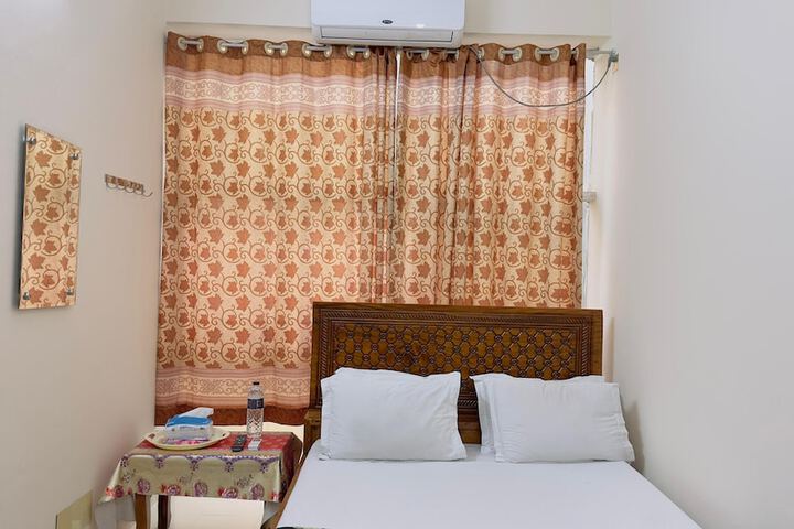 Room 11 of 29