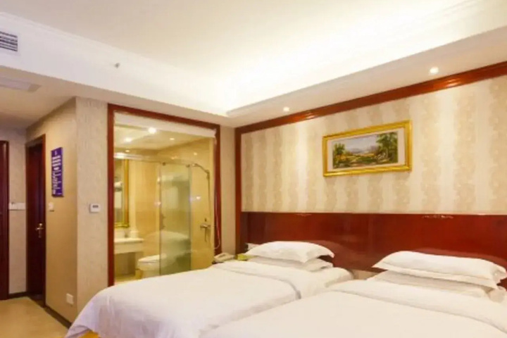 Room 3 of 15