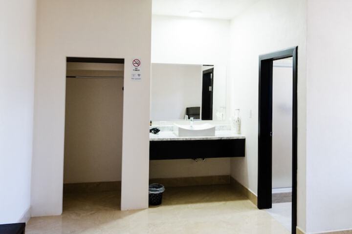 Room 65 of 211
