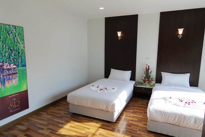 Room 13 of 38