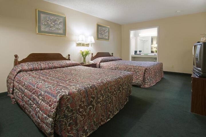 2 Double Beds (5 of 8)