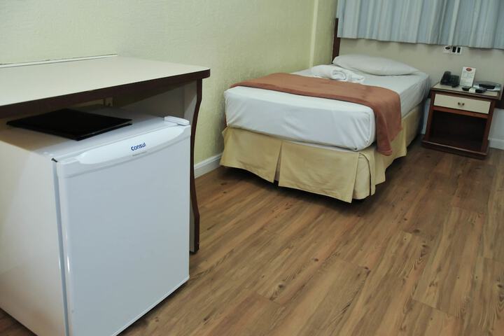 Room 6 of 39