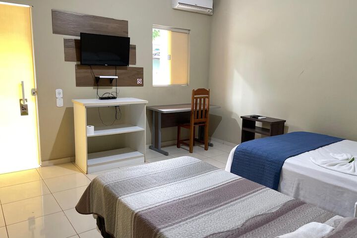 Room 8 of 50