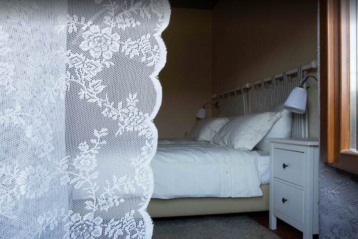 Room 12 of 32