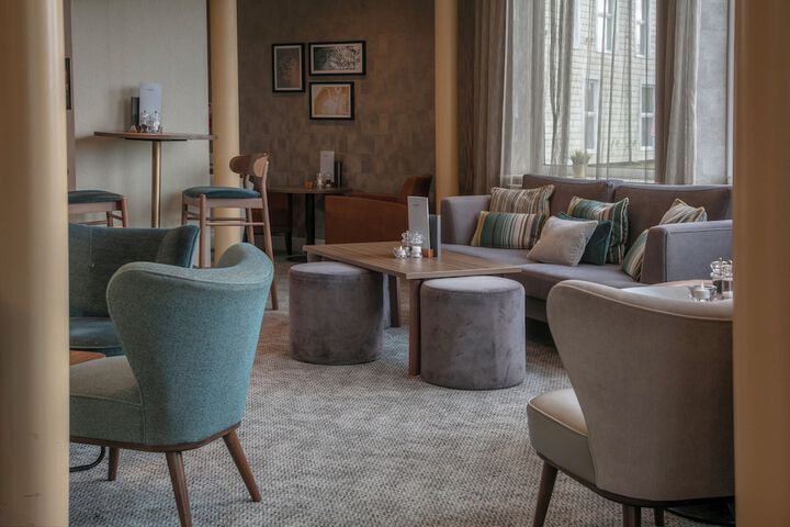 Lounge 29 of 42