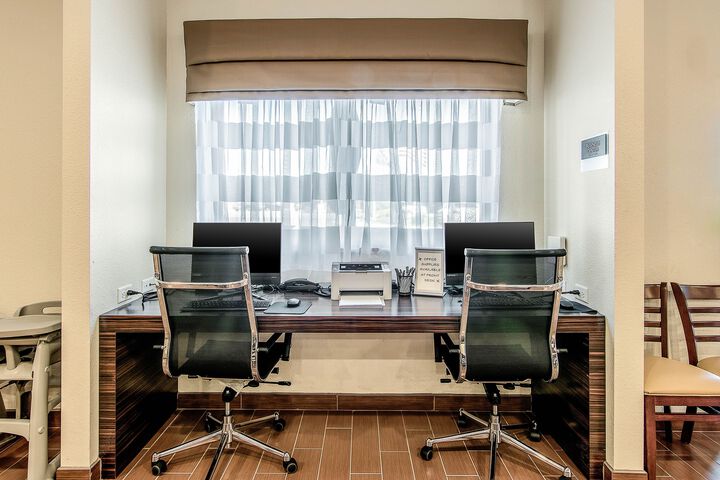 Business Center 6 of 74