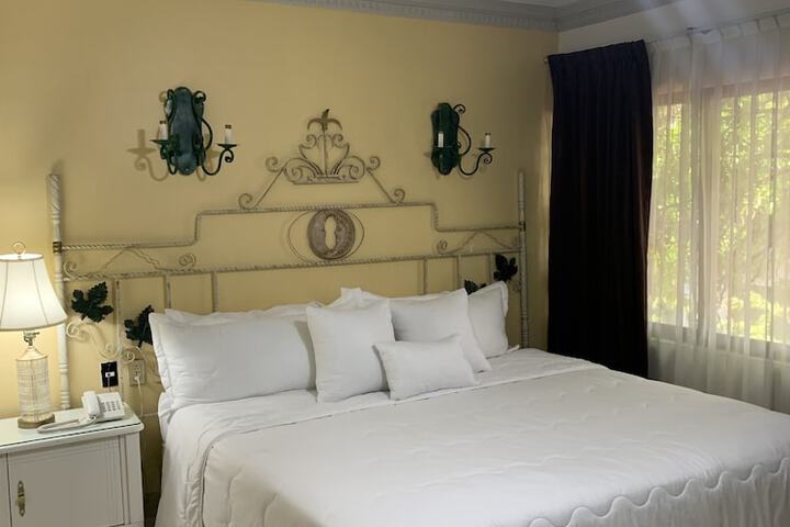 Room 5 of 65
