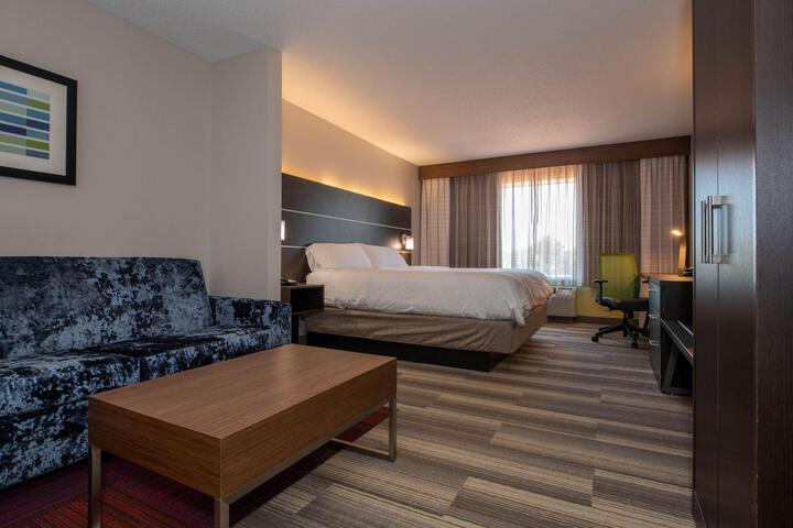 1 King Bed (2 of 23)