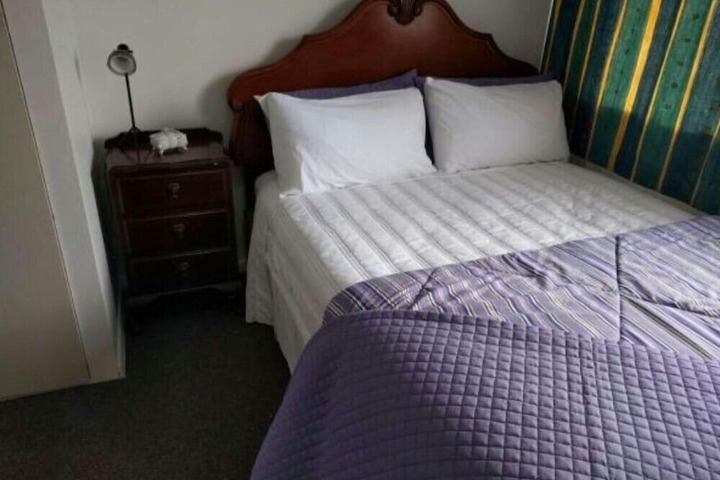 Room 3 of 9