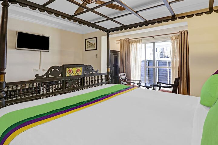 Room 16 of 38