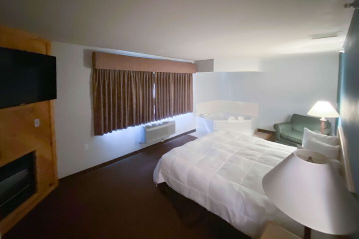Room 16 of 28