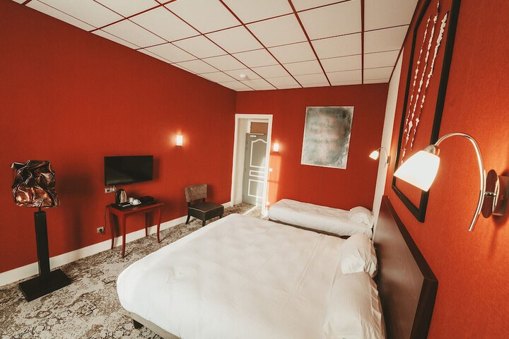 Room 11 of 24