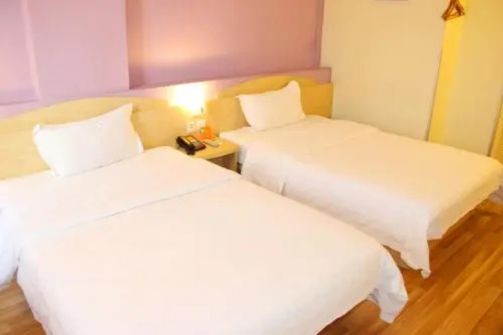 Room 3 of 10