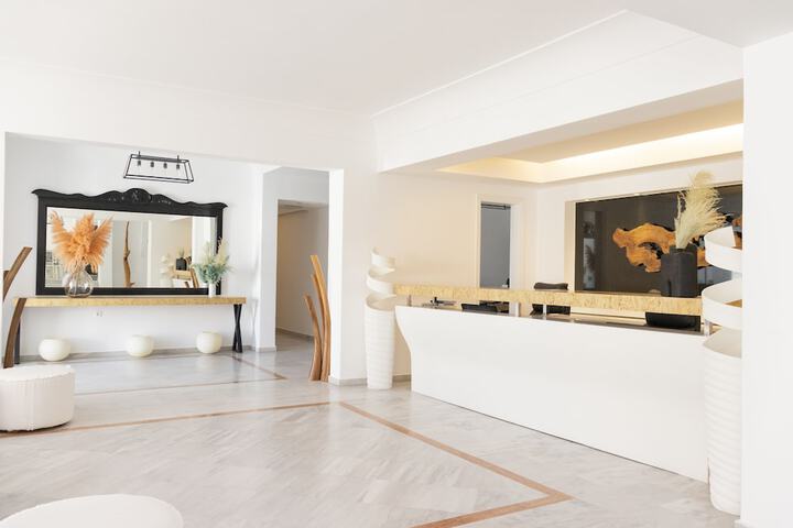 Guest Lobby