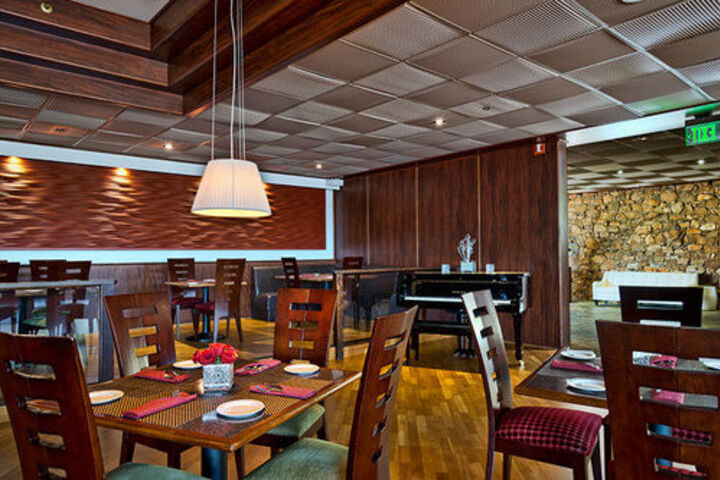 Dining 18 of 18