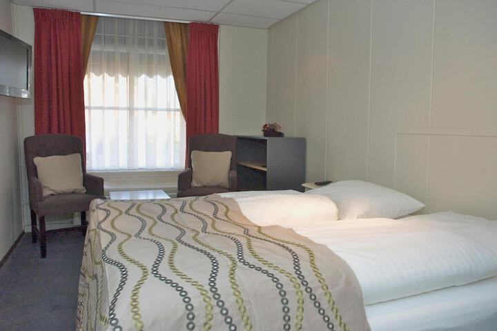 Room 14 of 36