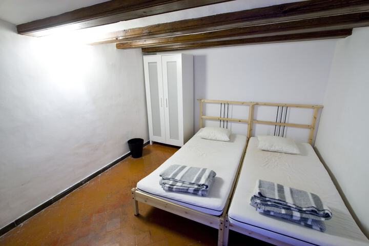 Room 3 of 29