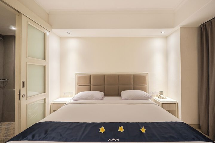 Room 13 of 83
