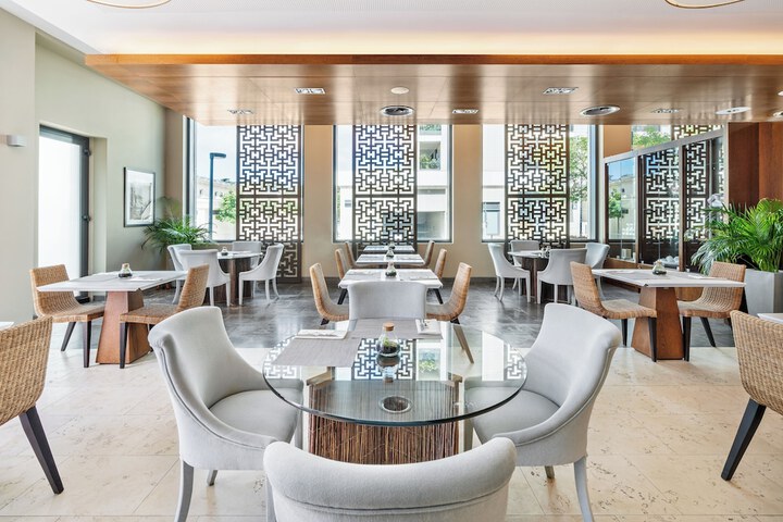 Dining 107 of 161