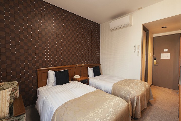 Room 12 of 39