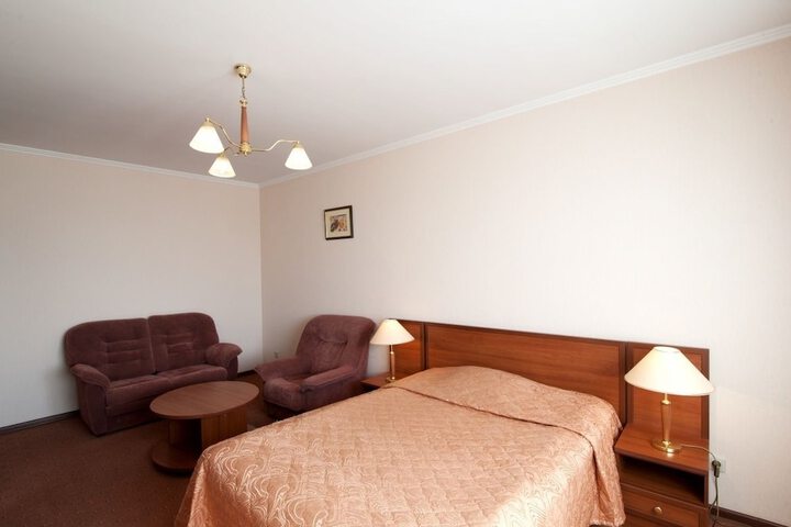 Room 6 of 72