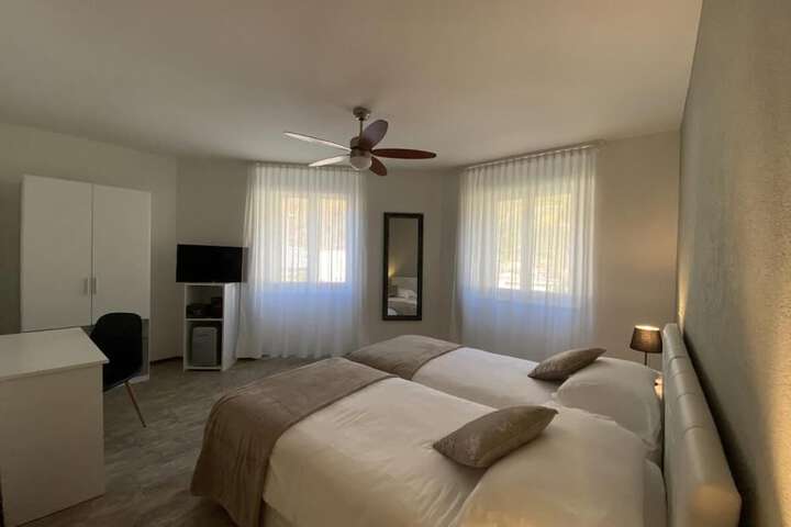 Room 16 of 32