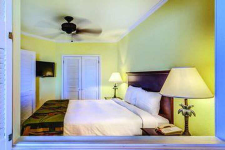 Room 12 of 36