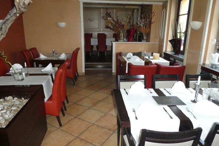 Dining 36 of 50