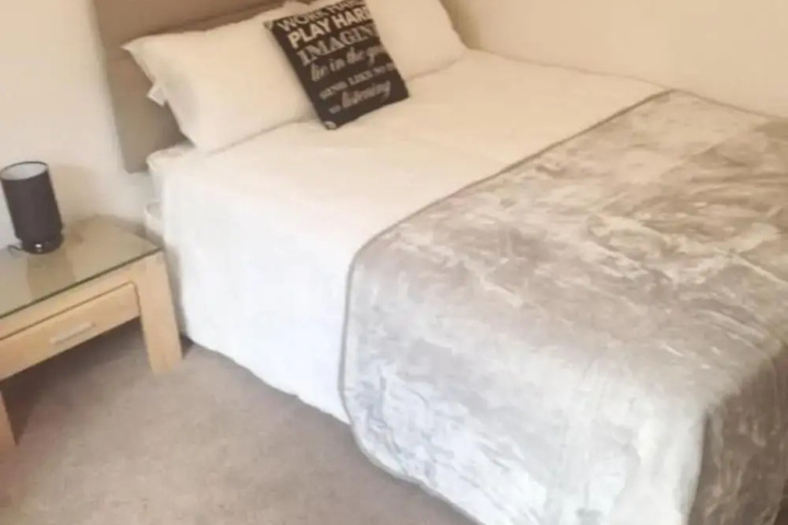 Room 2 of 6