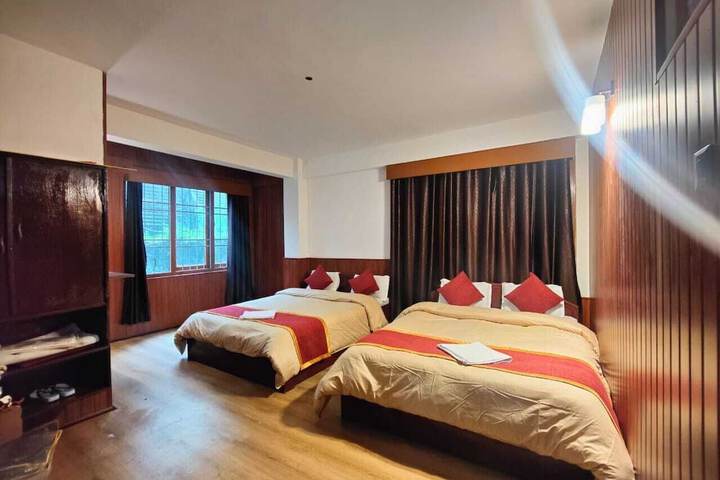 Room 6 of 10